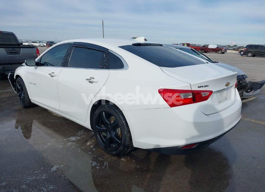 Photo 3 of 2018 Chevrolet Malibu LT (VIN 1G1ZD5ST2JF140378)