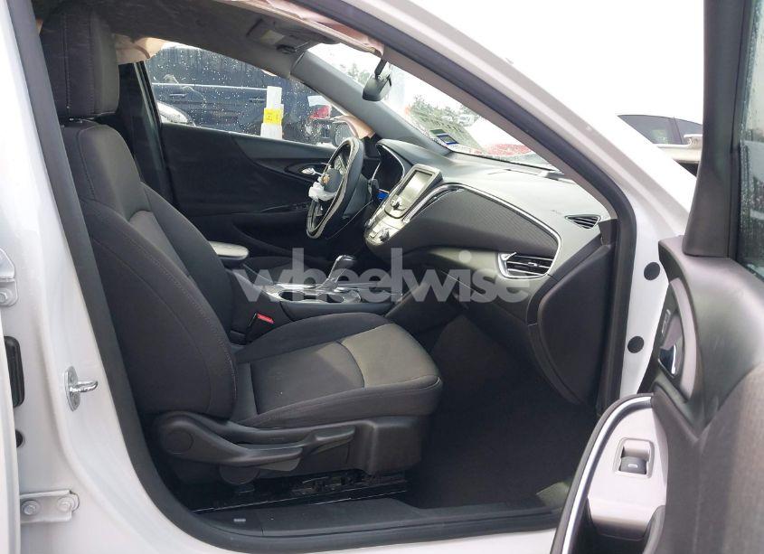 Photo 5 of 2018 Chevrolet Malibu LT (VIN 1G1ZD5ST2JF140378)