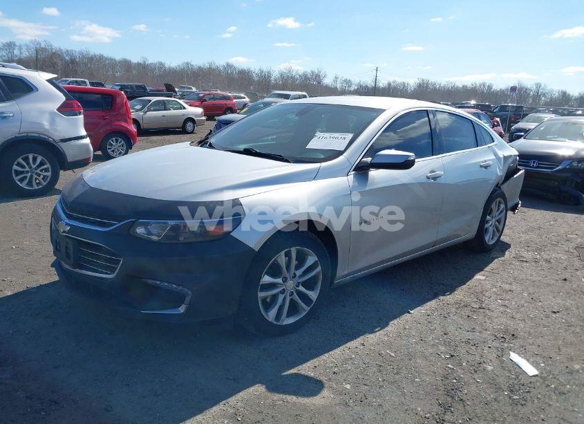 Photo 2 of 2018 Chevrolet Malibu LT (VIN 1G1ZD5ST2JF142177)
