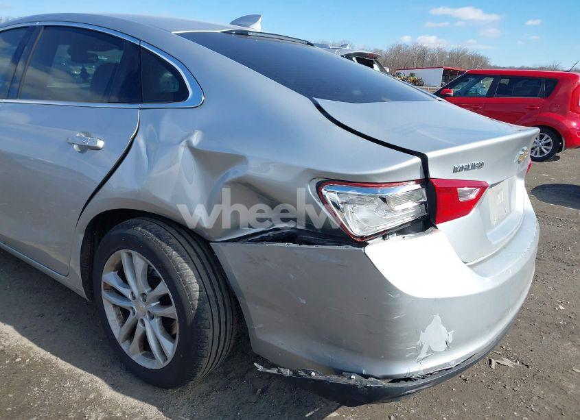 Photo 6 of 2018 Chevrolet Malibu LT (VIN 1G1ZD5ST2JF142177)