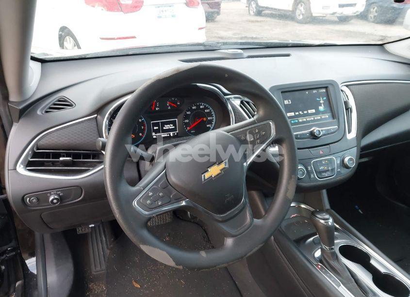 Photo 20 of 2018 Chevrolet Malibu LT (VIN 1G1ZD5ST2JF144270)