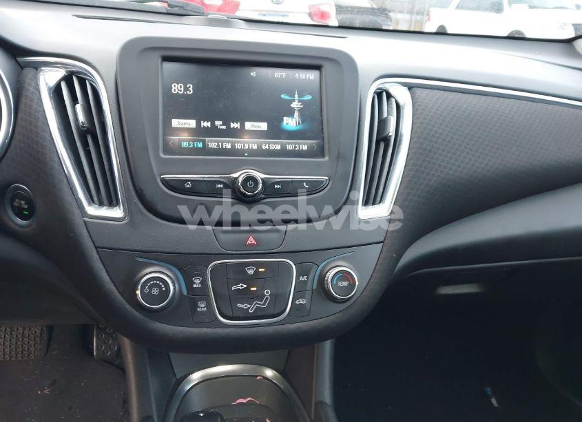 Photo 21 of 2018 Chevrolet Malibu LT (VIN 1G1ZD5ST2JF144270)