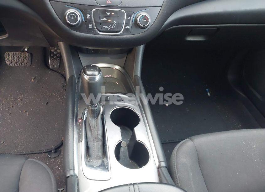 Photo 22 of 2018 Chevrolet Malibu LT (VIN 1G1ZD5ST2JF144270)