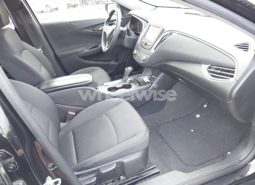 Photo 5 of 2018 Chevrolet Malibu LT (VIN 1G1ZD5ST2JF144270)