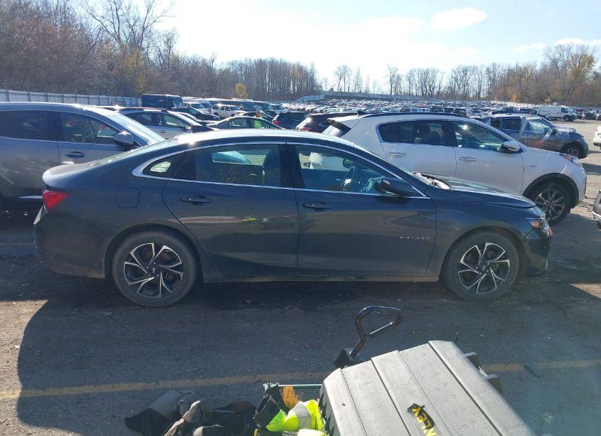 Photo 13 of 2018 Chevrolet Malibu LT (VIN 1G1ZD5ST2JF151896)