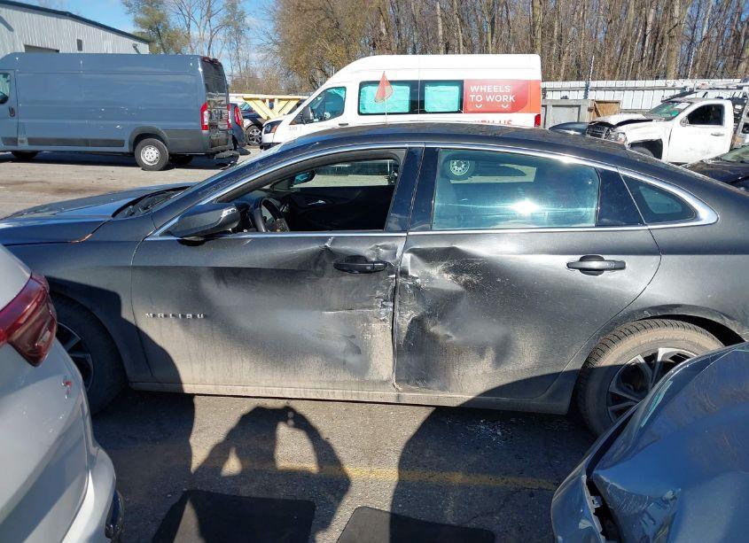 Photo 14 of 2018 Chevrolet Malibu LT (VIN 1G1ZD5ST2JF151896)