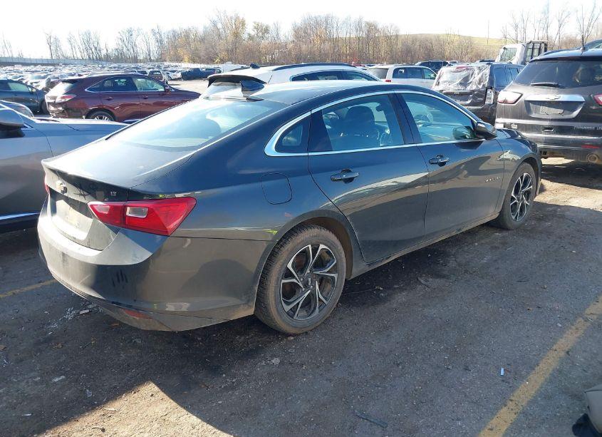 Photo 4 of 2018 Chevrolet Malibu LT (VIN 1G1ZD5ST2JF151896)