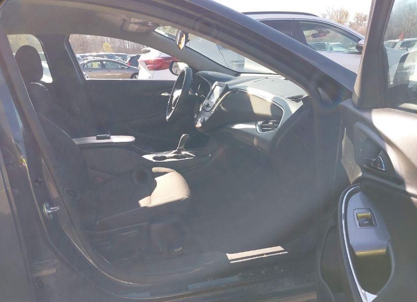 Photo 5 of 2018 Chevrolet Malibu LT (VIN 1G1ZD5ST2JF151896)