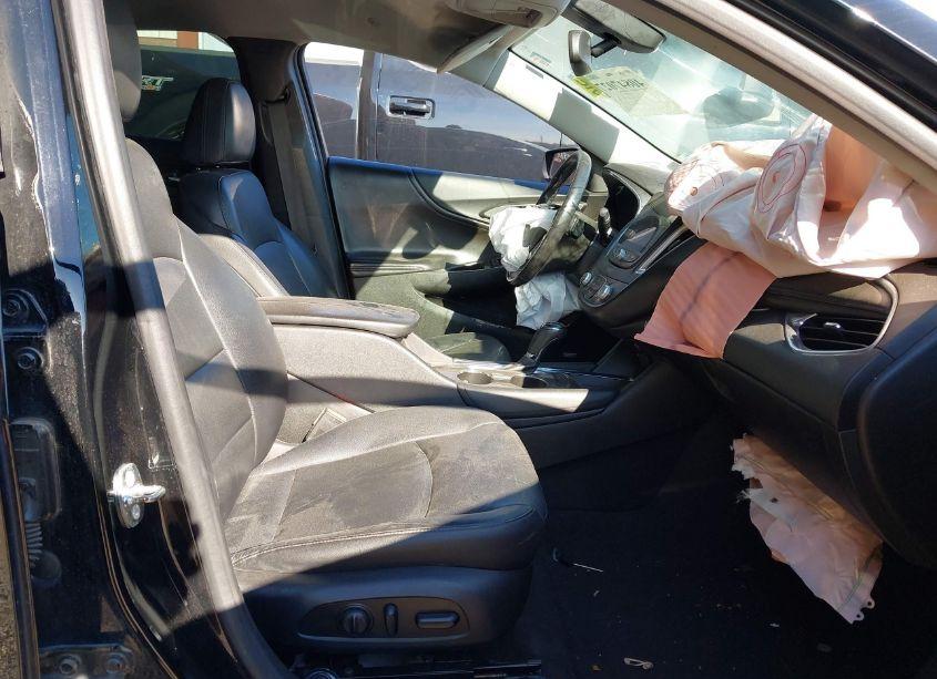 Photo 5 of 2018 Chevrolet Malibu LT (VIN 1G1ZD5ST2JF152336)