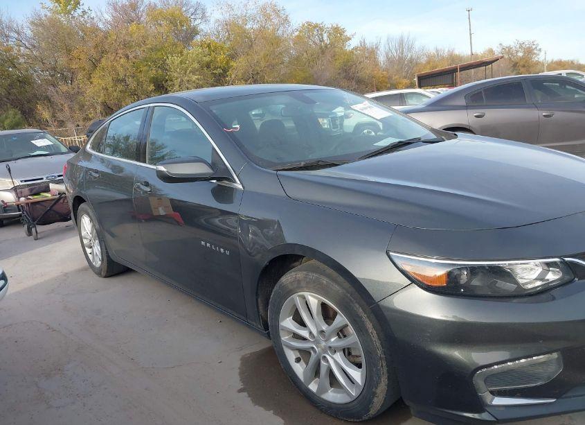 Photo 13 of 2018 Chevrolet Malibu LT (VIN 1G1ZD5ST2JF177883)