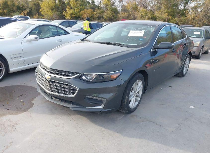 Photo 2 of 2018 Chevrolet Malibu LT (VIN 1G1ZD5ST2JF177883)