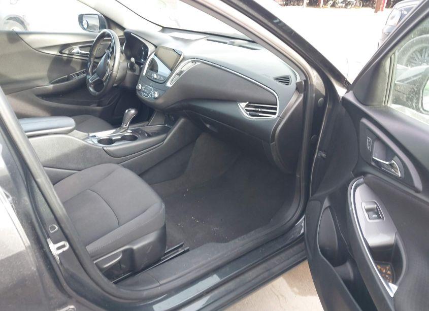 Photo 5 of 2018 Chevrolet Malibu LT (VIN 1G1ZD5ST2JF177883)