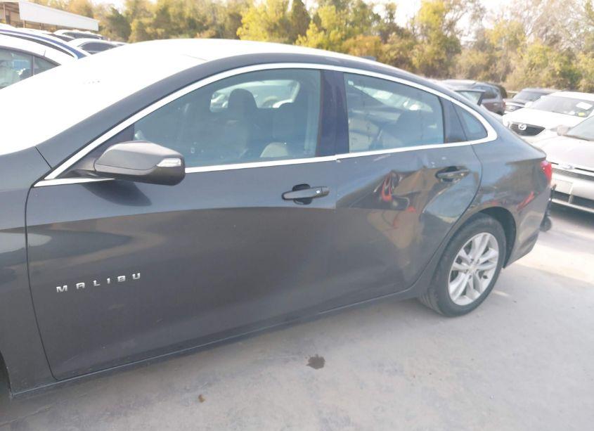 Photo 6 of 2018 Chevrolet Malibu LT (VIN 1G1ZD5ST2JF177883)