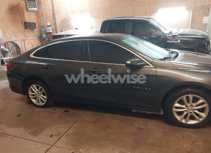 Photo 13 of 2018 Chevrolet Malibu LT (VIN 1G1ZD5ST2JF179780)