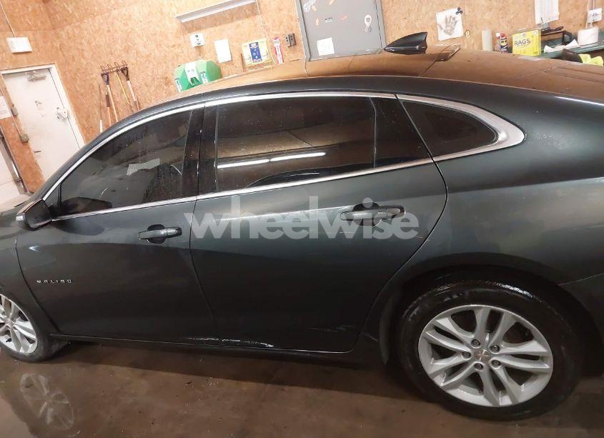 Photo 14 of 2018 Chevrolet Malibu LT (VIN 1G1ZD5ST2JF179780)