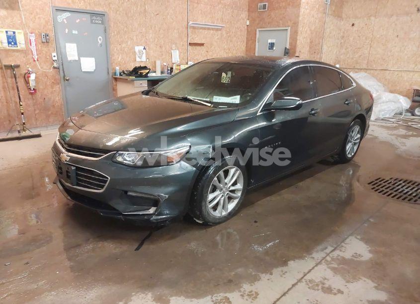 Photo 2 of 2018 Chevrolet Malibu LT (VIN 1G1ZD5ST2JF179780)