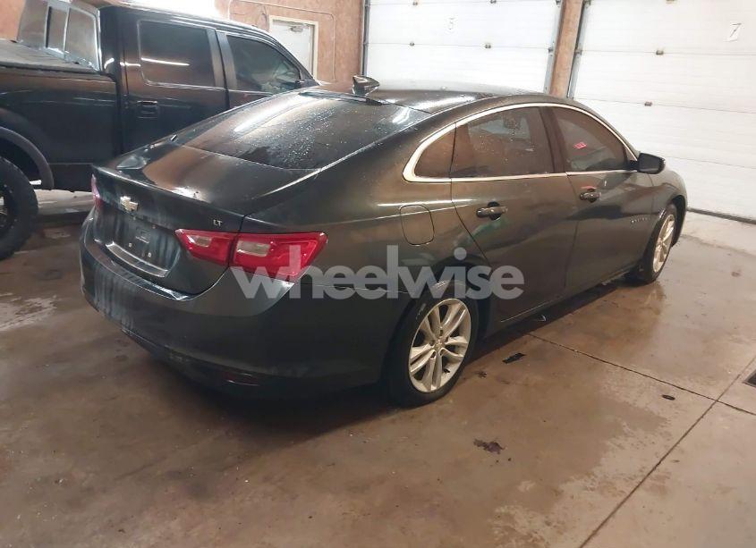 Photo 4 of 2018 Chevrolet Malibu LT (VIN 1G1ZD5ST2JF179780)