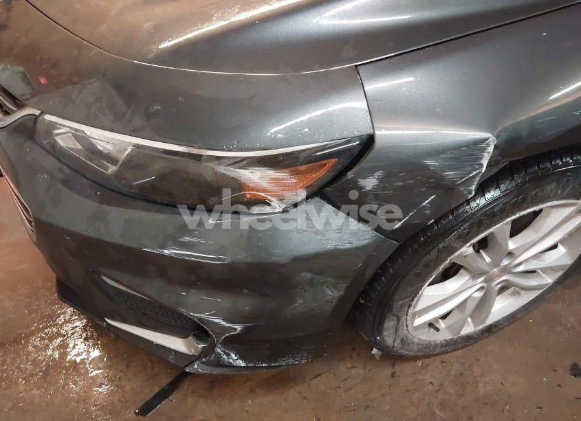 Photo 6 of 2018 Chevrolet Malibu LT (VIN 1G1ZD5ST2JF179780)
