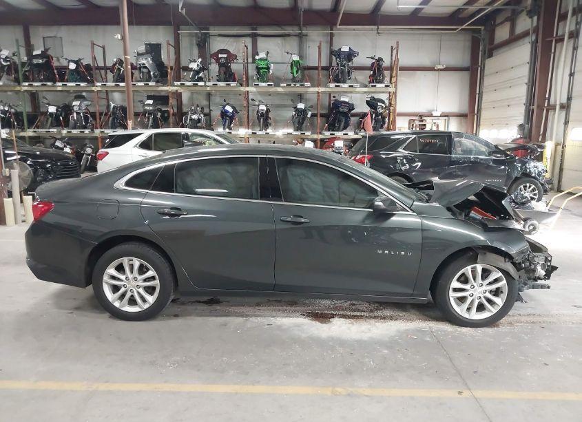 Photo 13 of 2018 Chevrolet Malibu LT (VIN 1G1ZD5ST2JF190195)