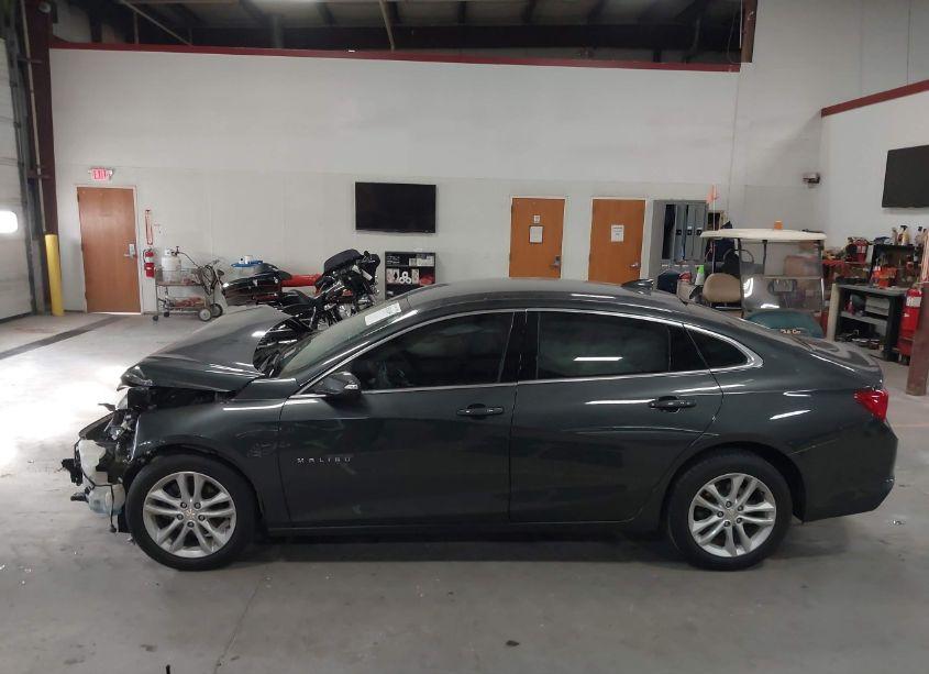 Photo 14 of 2018 Chevrolet Malibu LT (VIN 1G1ZD5ST2JF190195)