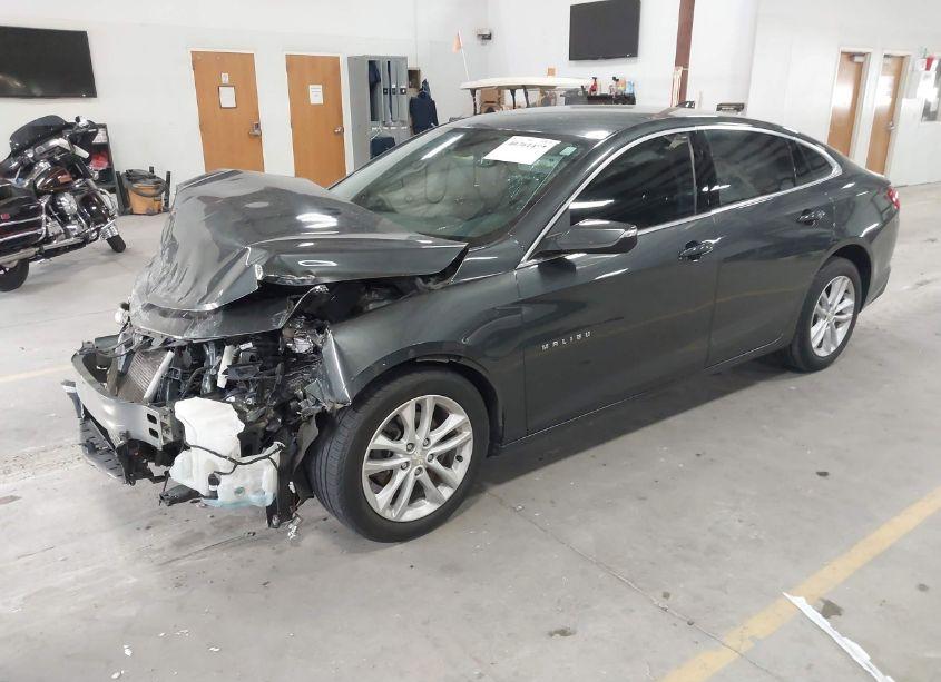 Photo 2 of 2018 Chevrolet Malibu LT (VIN 1G1ZD5ST2JF190195)