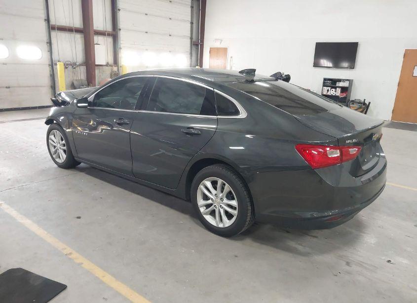 Photo 3 of 2018 Chevrolet Malibu LT (VIN 1G1ZD5ST2JF190195)