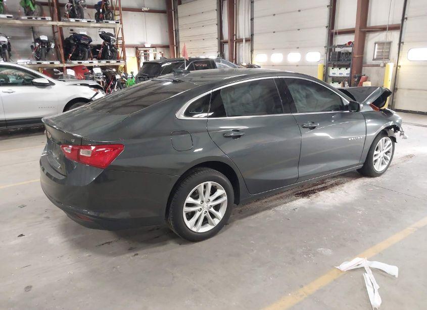 Photo 4 of 2018 Chevrolet Malibu LT (VIN 1G1ZD5ST2JF190195)