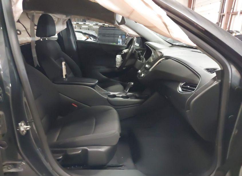 Photo 5 of 2018 Chevrolet Malibu LT (VIN 1G1ZD5ST2JF190195)