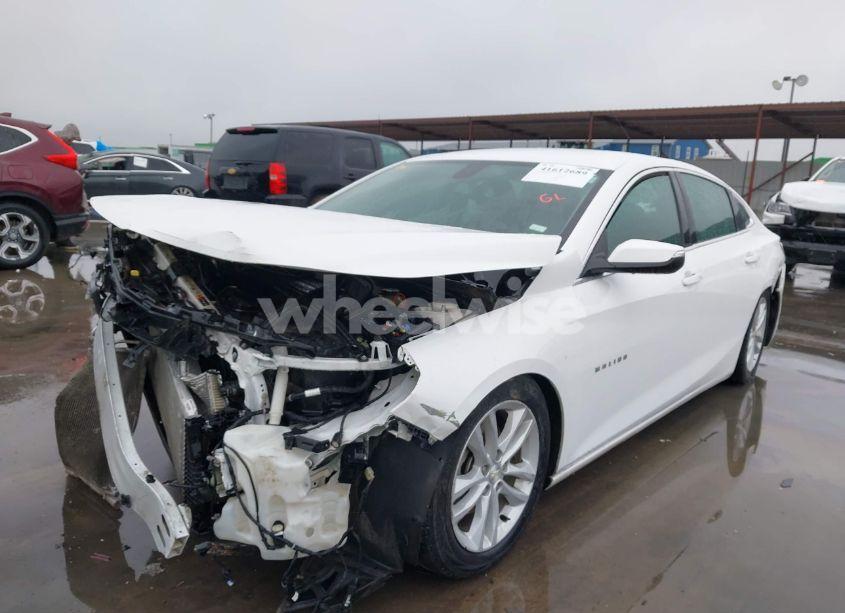 Photo 2 of 2018 Chevrolet Malibu LT (VIN 1G1ZD5ST2JF190214)