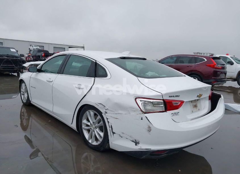 Photo 3 of 2018 Chevrolet Malibu LT (VIN 1G1ZD5ST2JF190214)