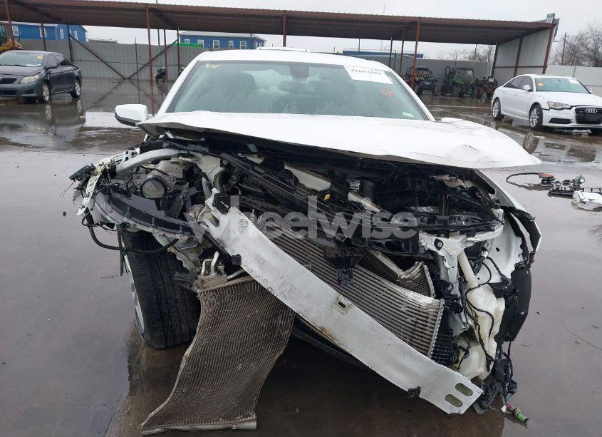 Photo 6 of 2018 Chevrolet Malibu LT (VIN 1G1ZD5ST2JF190214)