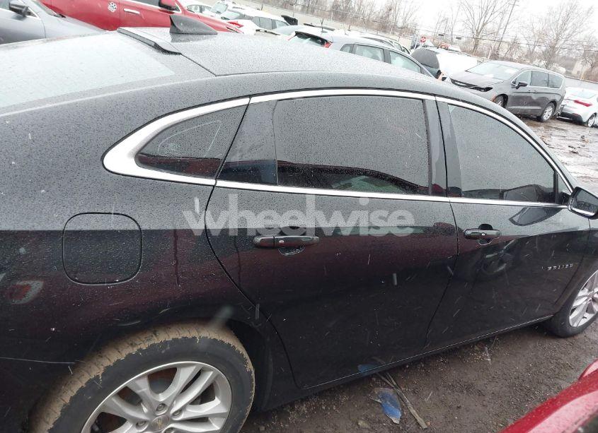 Photo 13 of 2018 Chevrolet Malibu LT (VIN 1G1ZD5ST2JF205925)