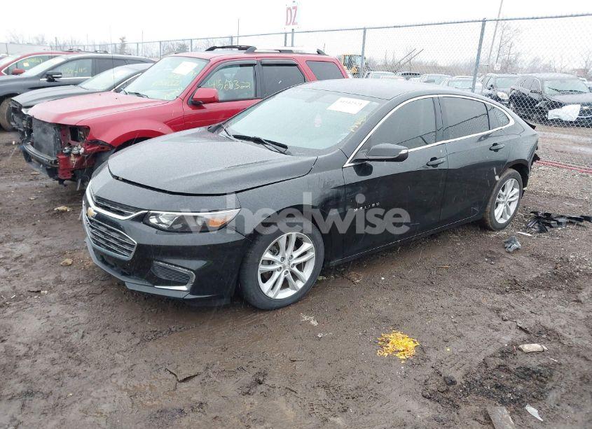 Photo 2 of 2018 Chevrolet Malibu LT (VIN 1G1ZD5ST2JF205925)