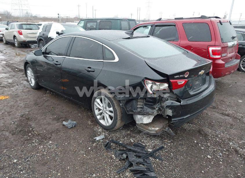 Photo 3 of 2018 Chevrolet Malibu LT (VIN 1G1ZD5ST2JF205925)
