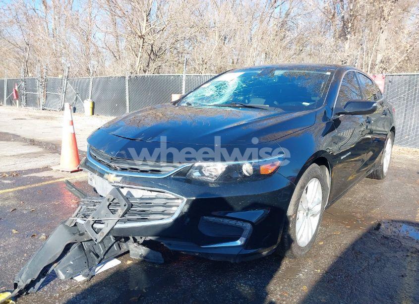 Photo 2 of 2018 Chevrolet Malibu LT (VIN 1G1ZD5ST2JF218206)