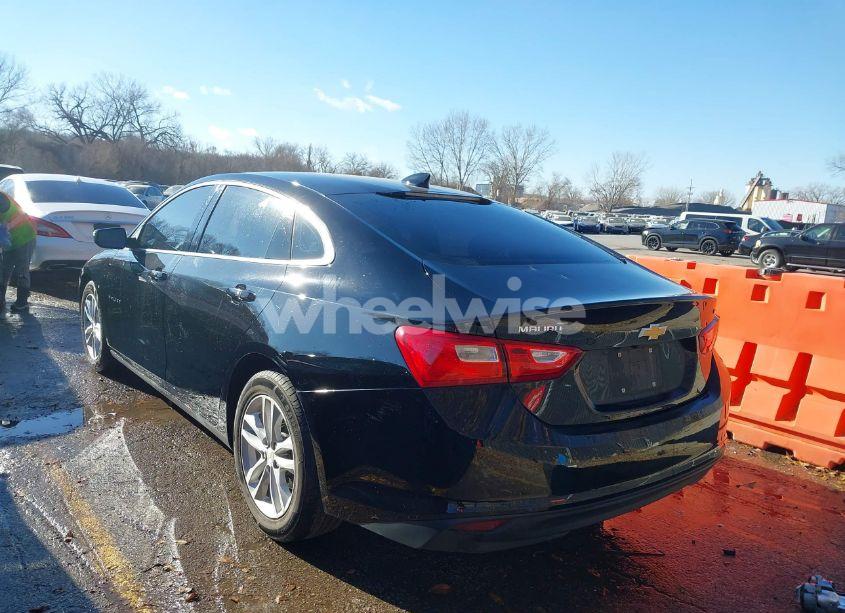 Photo 3 of 2018 Chevrolet Malibu LT (VIN 1G1ZD5ST2JF218206)