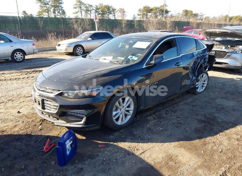 Photo 2 of 2018 Chevrolet Malibu LT (VIN 1G1ZD5ST2JF235796)