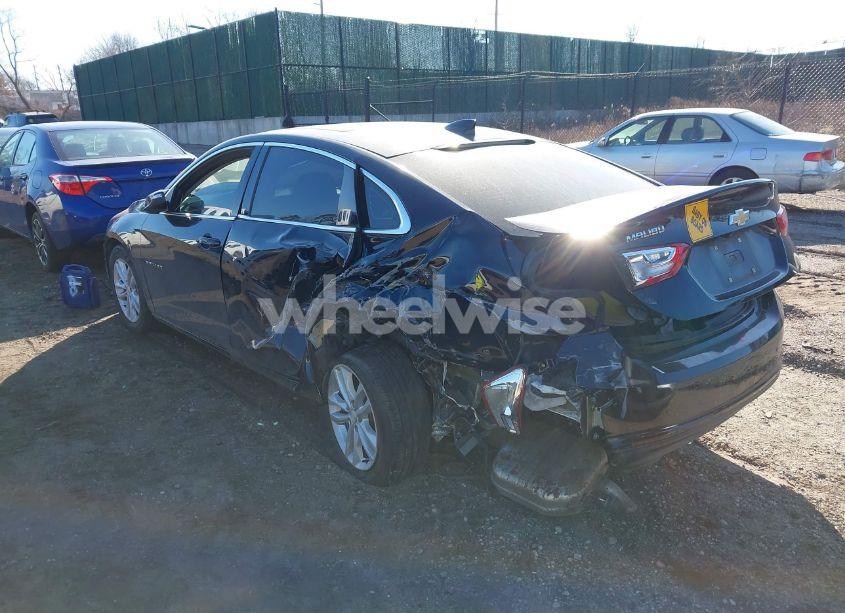 Photo 3 of 2018 Chevrolet Malibu LT (VIN 1G1ZD5ST2JF235796)