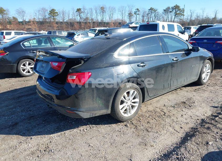 Photo 4 of 2018 Chevrolet Malibu LT (VIN 1G1ZD5ST2JF235796)