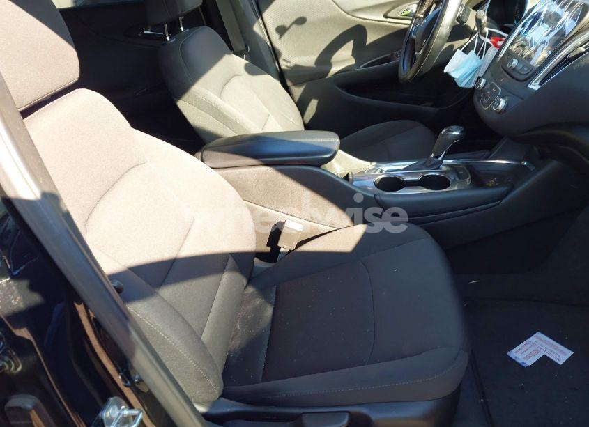 Photo 5 of 2018 Chevrolet Malibu LT (VIN 1G1ZD5ST2JF235796)