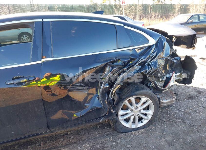 Photo 6 of 2018 Chevrolet Malibu LT (VIN 1G1ZD5ST2JF235796)