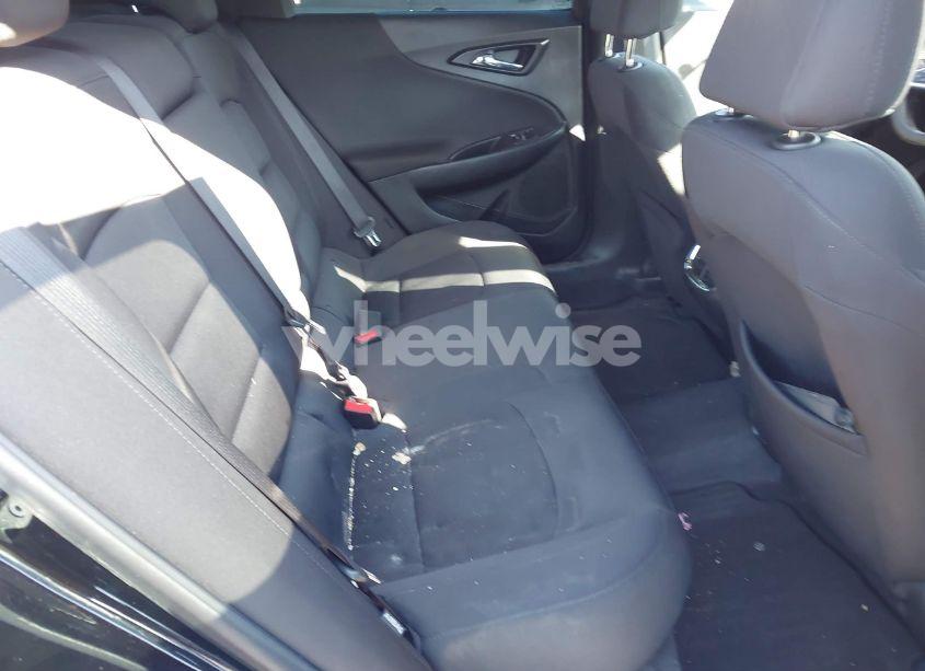 Photo 8 of 2018 Chevrolet Malibu LT (VIN 1G1ZD5ST2JF235796)