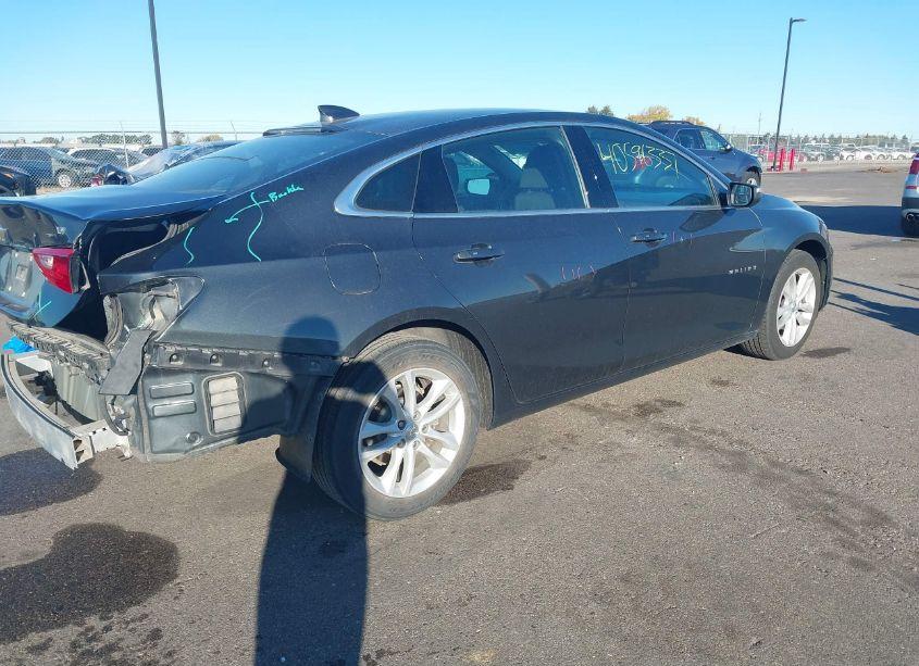 Photo 4 of 2018 Chevrolet Malibu LT (VIN 1G1ZD5ST2JF241050)