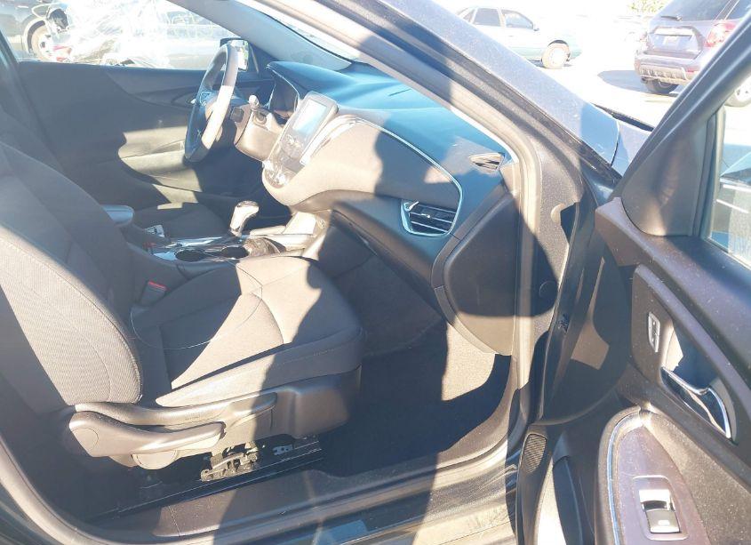 Photo 5 of 2018 Chevrolet Malibu LT (VIN 1G1ZD5ST2JF241050)