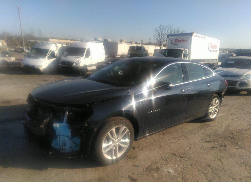 Photo 2 of 2018 Chevrolet Malibu LT (VIN 1G1ZD5ST2JF252436)