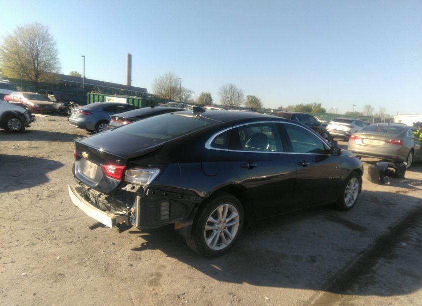 Photo 4 of 2018 Chevrolet Malibu LT (VIN 1G1ZD5ST2JF252436)