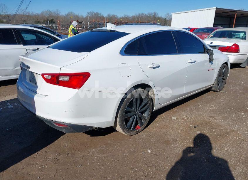 Photo 4 of 2018 Chevrolet Malibu LT (VIN 1G1ZD5ST2JF257183)