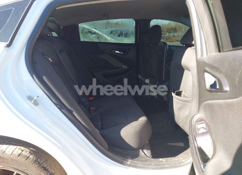 Photo 8 of 2018 Chevrolet Malibu LT (VIN 1G1ZD5ST2JF257183)