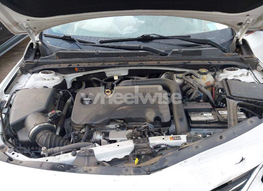 Photo 10 of 2018 Chevrolet Malibu LT (VIN 1G1ZD5ST2JF270743)