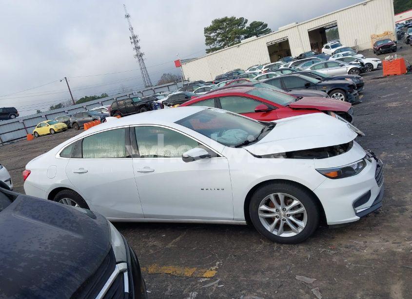 Photo 13 of 2018 Chevrolet Malibu LT (VIN 1G1ZD5ST2JF270743)